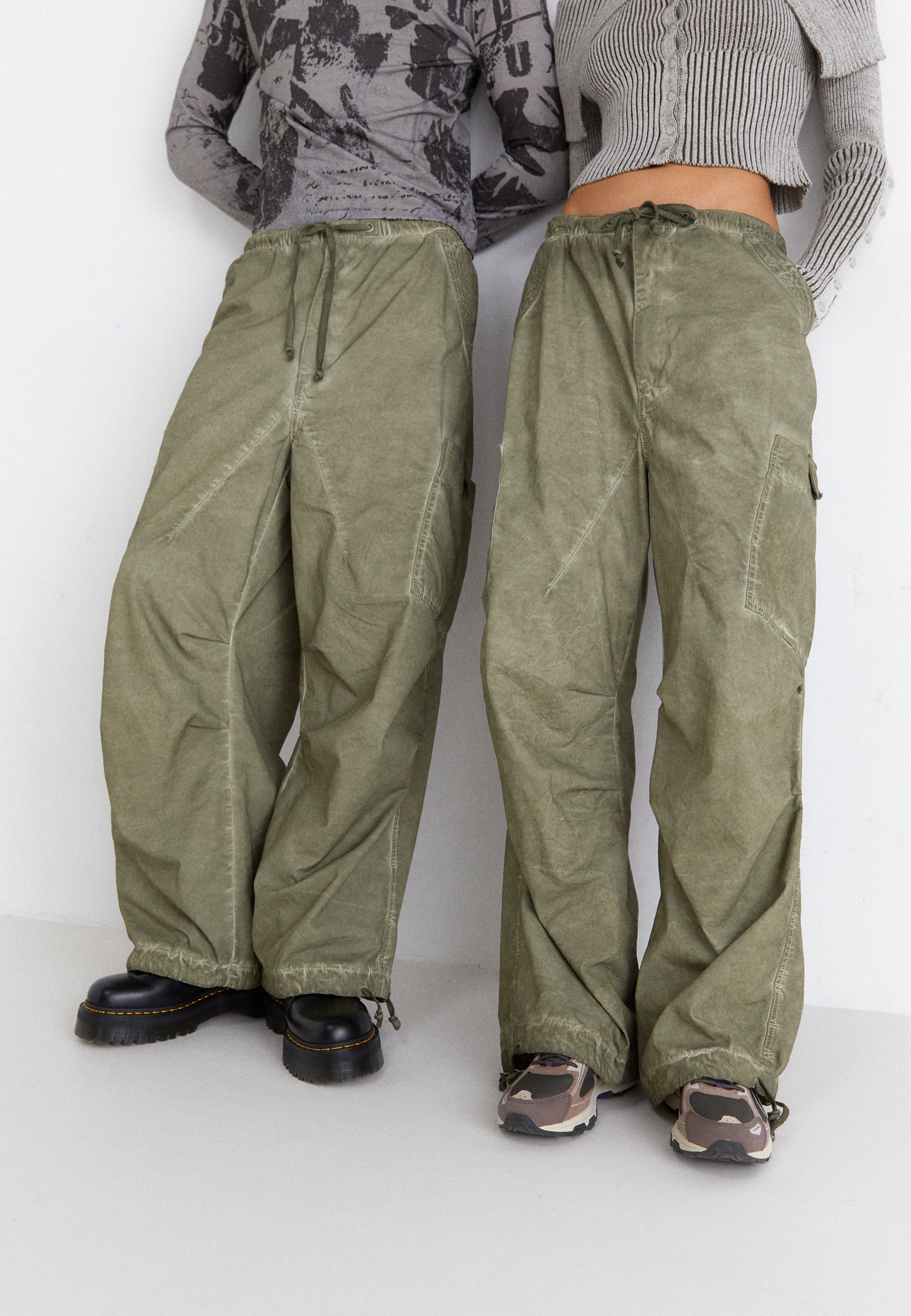 Jaded London WASH PARACHUTE UNISEX - Cargo trousers - khaki oil 
