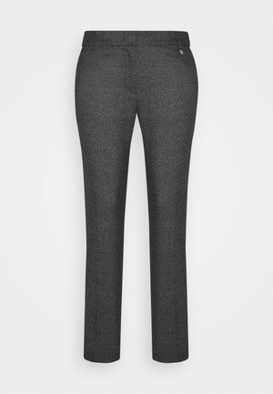 Pantalones ajustados en tejido gris oscuro, con diseño de pierna recta, que cuentan con bolsillos frontales y una textura sutil, acentuados con un pequeño detalle de logo.