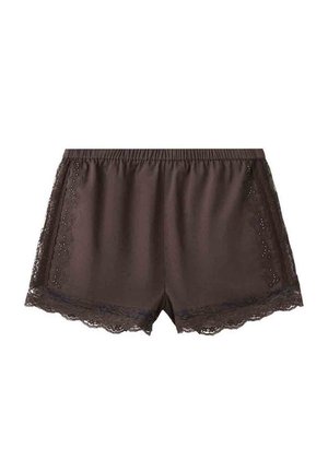Pantalones cortos de satén marrón para dormir con ribete de encaje en los lados y el dobladillo, con cinturilla elástica y detalles delicados de cuentas.