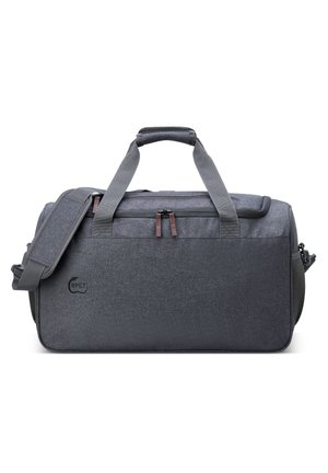 Borsa duffel grigia realizzata in tessuto testurizzato, con manici doppi, una tracolla regolabile e due zip sulla parte superiore. Logo RPET sul lato.