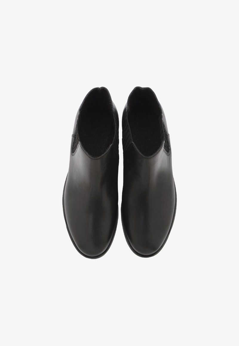 Paire de chaussures en cuir noires sans lacets avec bouts ronds, vue de dessus sur un fond blanc.
