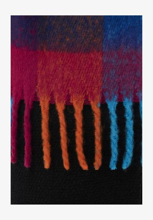 Flerfärgad ullsjal med nyanser av rött, orange, blått och svart. Märkbara fransiga kanter med en texturerad yta.