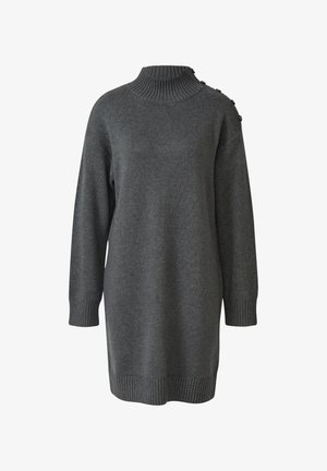 Abito in maglia grigia con colletto alto a costine, maniche lunghe e bottoni decorativi su una spalla. Presenta una vestibilità morbida.