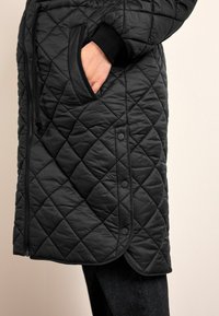Next MATERNITY LONGLINE QUILTED BOMBER JACKET WITH HOOD - Wintermantel - black