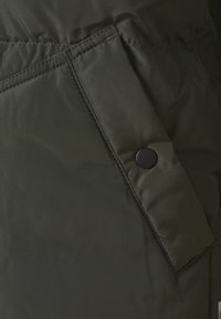 Vero Moda Tall VMOSLO JACKET - Casaco de penas - peat