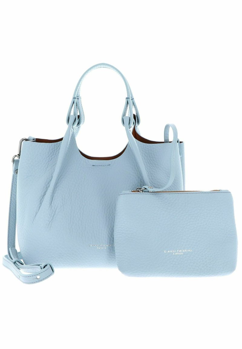 Borsa tote in pelle azzurro chiaro con superficie testurizzata e due manici, accompagnata da una piccola pochette coordinata con chiusura a zip.