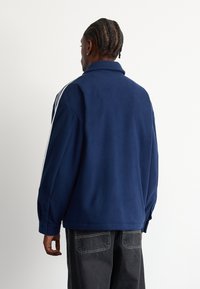 adidas Originals ADICOLOR POLAR FLEECE - Fleecová bunda - night indigo