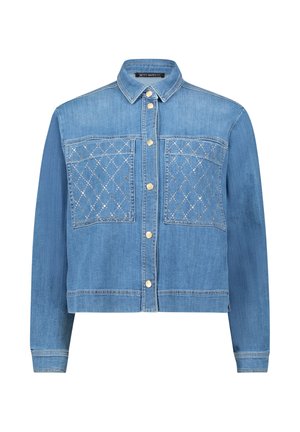 Veste en denim bleu clair, dotée d'un col, d'une fermeture à boutons, et de deux poches avant avec des découpes en forme de losanges.