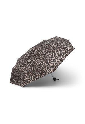 Parasol w panterkę z czarno-beżową kolorystyką, wyposażony w wytrzymały materiałowy daszek, metalowe żeberka i uchwyt do trzymania.