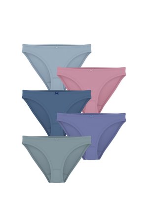 Cinq culottes bikini pour femmes dans des tons pastel et atténués de bleu, rose et gris, chacune avec un petit nœud sur la ceinture.