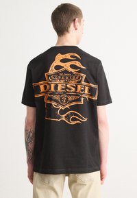 Diesel - - T-shirt z nadrukiem Miniatura obrazu 1