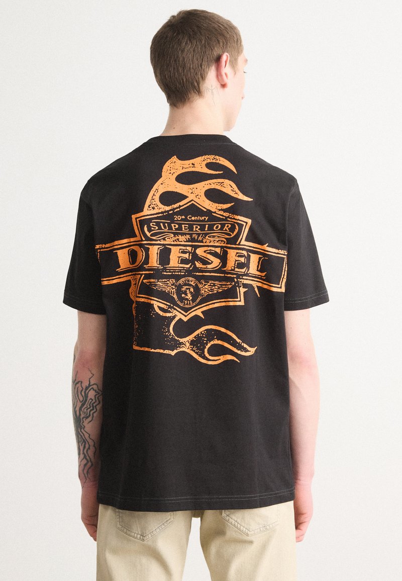 Diesel - - T-shirt z nadrukiem, Powiększ