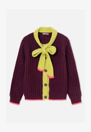 Cardigan en maille épaisse de couleur violet profond avec patte de boutonnage jaune vif et col écharpe noué, doté de bordures roses aux poignets et à l'ourlet.