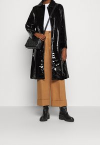 Bruuns Bazaar Krátký kabát - black