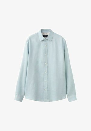 Hellblaues langärmliges Hemd mit Knopfleiste, klassischem Kragen und weißen Knöpfen, auf weißem Hintergrund dargestellt.