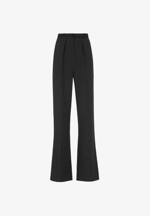 Pantaloni neri a vita alta con frontale plissettato, design a gamba larga, texture liscia e passanti per cintura. Il tessuto appare leggero e ben rifinito.