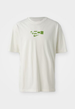Witte katoenen t-shirt met een groene grafische print van het woord "NIKE" en logo. Korte mouwen en ronde halslijn. Soepele textuur.
