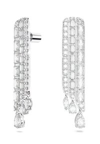 Silberohrringe mit einem kaskadenförmigen Design aus rechteckigen und birnenförmigen klaren Steinen, die verschiedene Schliffe zeigen und in einem linearen Muster angeordnet sind.