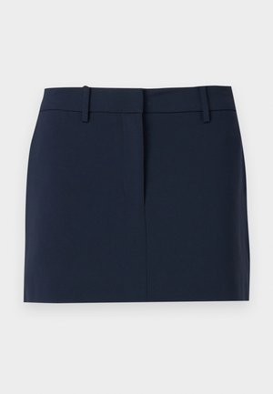 Tummansininen hame, joka on valmistettu sileästä kankaasta, jossa on vyötärö, etuaukko ja siistit linjat ilman taskuja tai koristeita.