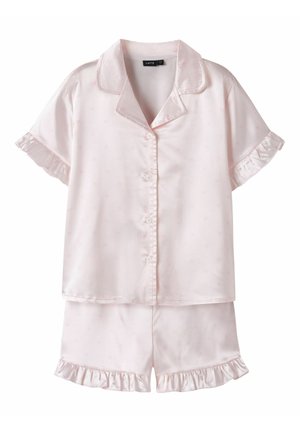 Ensemble pyjama en satin rose clair à manches courtes avec boutons et short assorti, avec des poignets volantés aux manches et à l'ourlet du short.