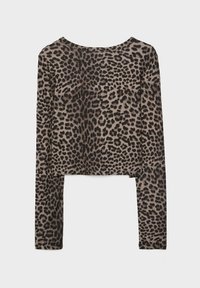 Top corto de manga larga con un patrón de leopardo en tonos marrón y negro, textura acanalada y escote redondo amplio.