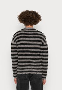 AllSaints Stickad tröja - black