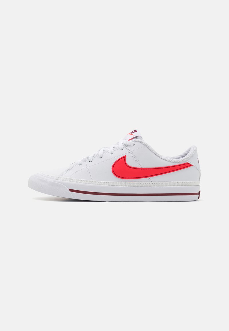 Nike Sportswear - COURT LEGACY UNISEX - Tenisky - white/bright crimson/team red, Zvětšit