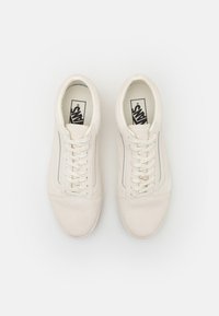 Vans OLD SKOOL LOWPRO UNISEX - Sneakers - marshmallow
