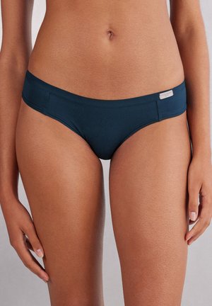 Navy-blauwe bikini slipjes gemaakt van gladde stof, met een lage taille en minimale stiknaden voor een strak ontwerp.