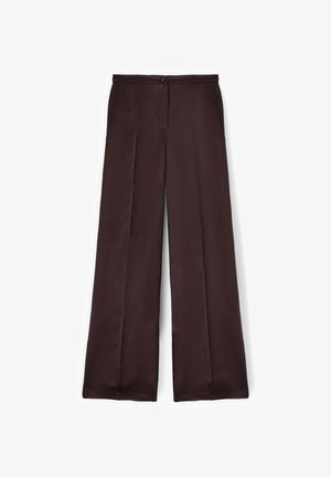 Pantaloni marrone scuro a gamba larga con piega frontale, chiusura con bottone in vita e senza tasche visibili.