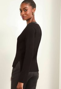 Lipsy V NECK TIPPED REGULAR FIT - Džemper - black