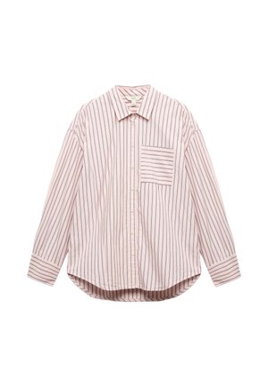 Camisa de manga larga a rayas en rosa claro y blanco, con bolsillo frontal, cierre de botones y un ajuste relajado con dobladillo redondeado.