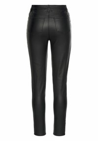 Zwarte leren legging met een aansluitend ontwerp, voorzien van een soepele textuur, twee achterzakken en een tailleband met gestikte details.