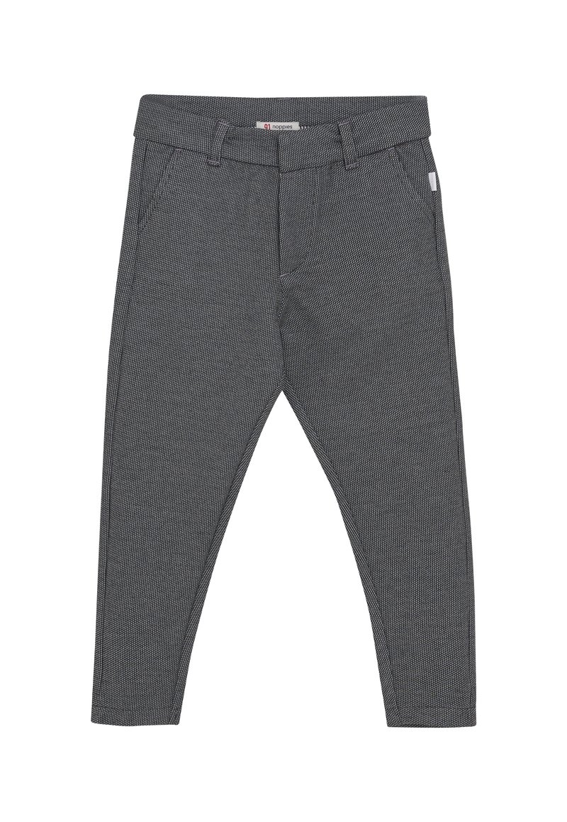Schlanke graue Kinderhosen mit einem subtilen karierten Muster, Gürtelschlaufen und Fronttaschen, flach auf einem weißen Hintergrund präsentiert.