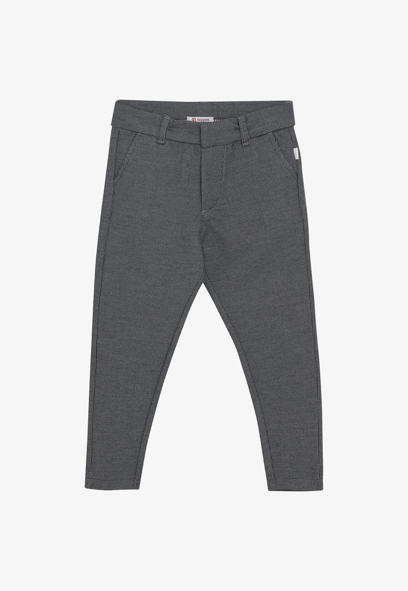 Schlanke graue Kinderhosen mit einem subtilen karierten Muster, Gürtelschlaufen und Fronttaschen, flach auf einem weißen Hintergrund präsentiert.