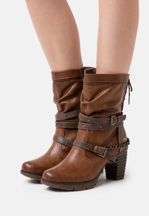 Mustang, Bottines à plateau - cognac