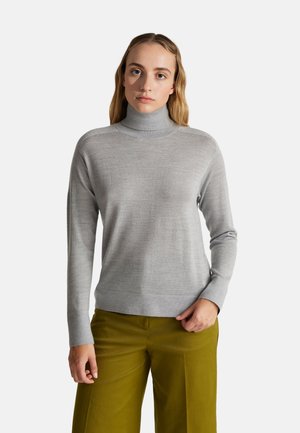 - Sweter