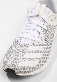 adidas Performance Chaussures de running sur route - white