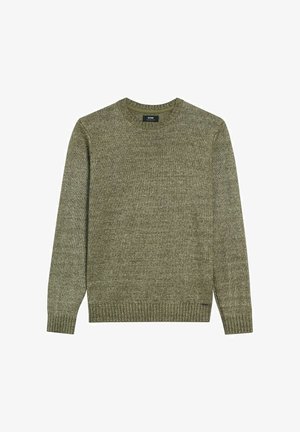 Zielony sweter dzianinowy z okrągłym dekoltem, prążkowanymi mankietami i dołem. Posiada fakturowany wzór oraz małą metkę z logo na dolnym lewym szwie.