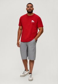 s.Oliver MIT FRONT - T-shirt z nadrukiem