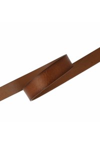 Cinturón de cuero marrón con una textura suave, que presenta un diseño redondeado y plano que se estrecha hacia un extremo estrecho. Material duradero y flexible.