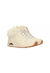 Beige High-Top-Sneaker mit fellbesetztem Kragen, strukturiertem Leder, Schnürdesign, gepolsterter Zunge und sichtbarem Luftkissen in der Sohle.