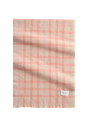 Écharpe en laine douce avec un motif à carreaux beige et rose, dotée d'une petite étiquette de marque blanche dans le coin inférieur droit.