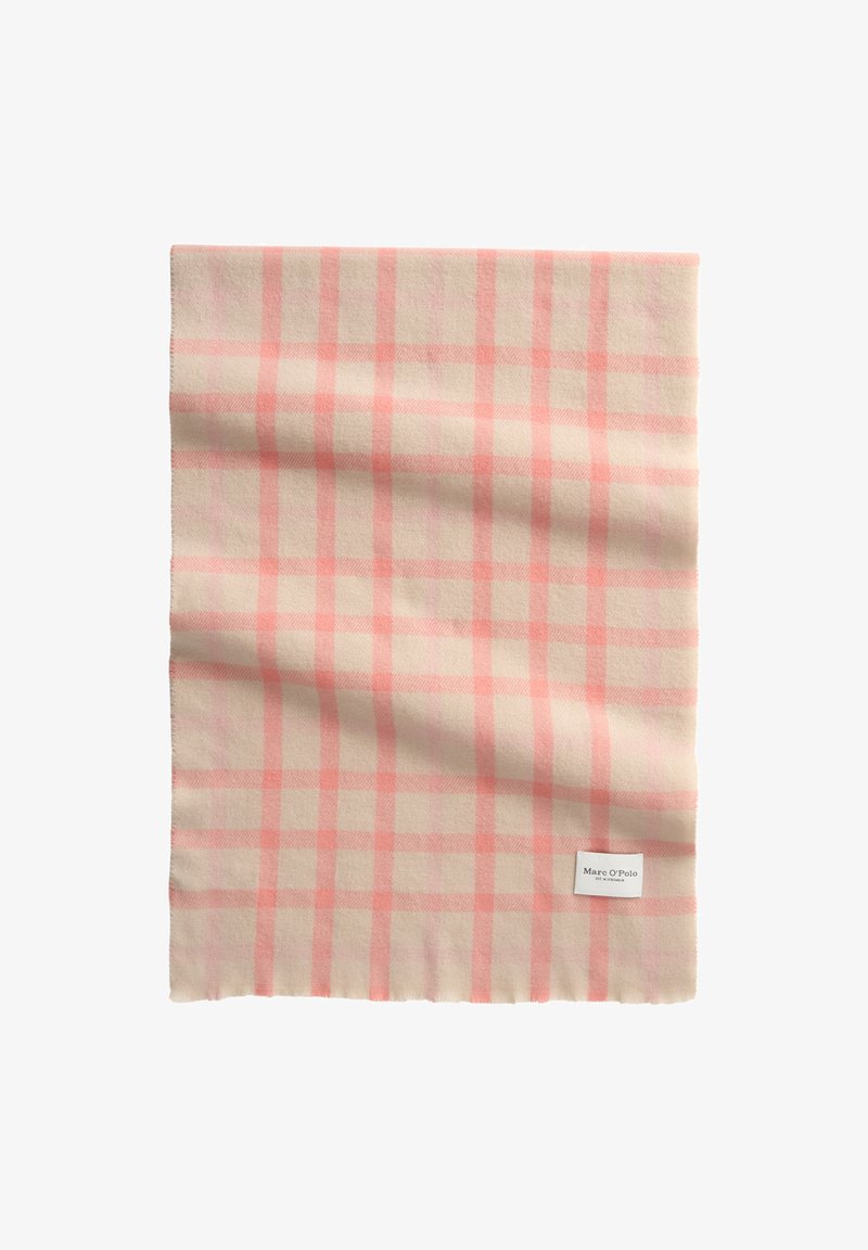 Zachte wol sjaal met een beige en roze ruitpatroon, voorzien van een klein wit merklabel in de rechterbenedenhoek.