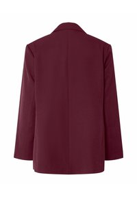 Burgundy blazer med klassisk spetsrevers, långa ärmar och en strukturerad silhuett; slät textur, inga synliga knäppningar eller utsmyckningar.