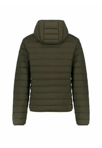 Doudoune verte olive avec capuche, comportant des segments matelassés horizontaux et une texture lisse. Conçue pour la chaleur et le confort.