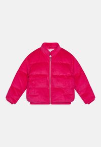 Pufasta jakna u svijetlo ružičastoj boji, s visokom kragnom, zatvaranjem na patentni zatvarač i dva prednja džepa. Izrađena od mekanog, teksturiranog materijala.