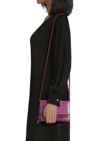 Picard AUGURI - Umhängetasche - fuchsia