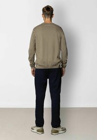 Clean Cut Copenhagen CLAUDE CREWNECK - Jersey de punto - dark beige melange