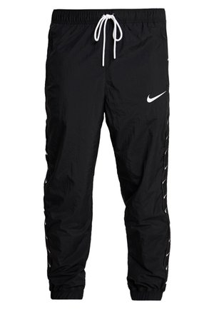 Zwarte Nike trainingsbroek met witte trekkoord, elastische tailleband en boorden, en meerdere witte Nike swoosh-logo's langs de zijkanten.